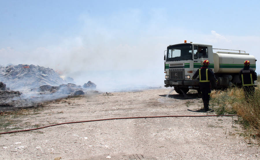 Fotos: Incendio en una escombrera de Cuéllar
