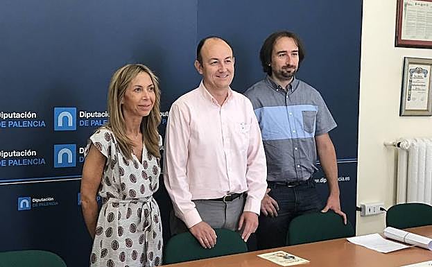 Camen Fernández, Jorge Domingo y Javier Balbás presentan el programa del verano de Torquemada. 