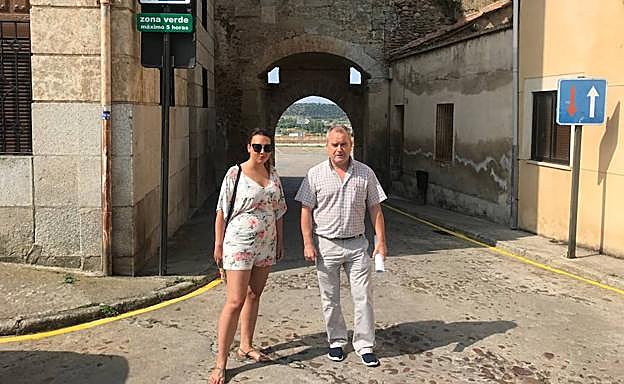 Azahara Martín y Joaquín Pellicer en el entorno del Campo de Carniceros.