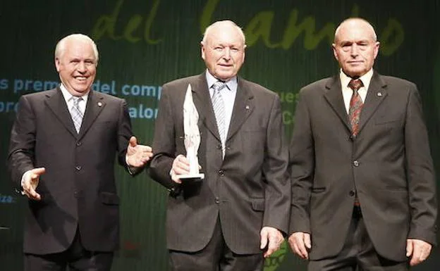 Manuel Pérez Pascuas , Benjamín Pérez Pascuas y Alfonso Pérez Pascuas recibieron el Premio Miguel Delibes al Desarrollo Rural de El Norte de Castilla en 2014. 