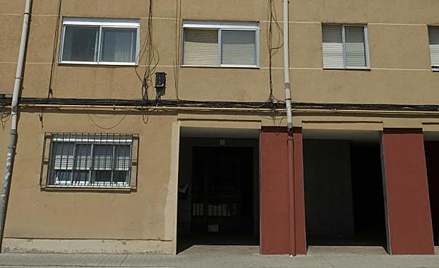 Edificio donde sucedió el disparo del menor, en Huerta del Rey. 