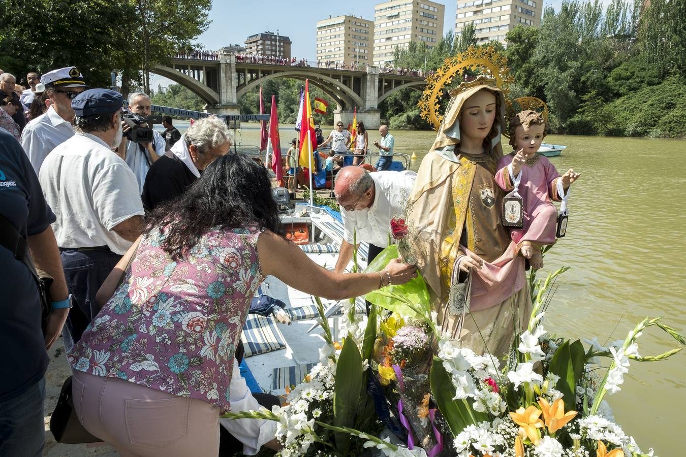 Fotos: Paseo fluvial de la Virgen del Carmen por el río Pisuerga