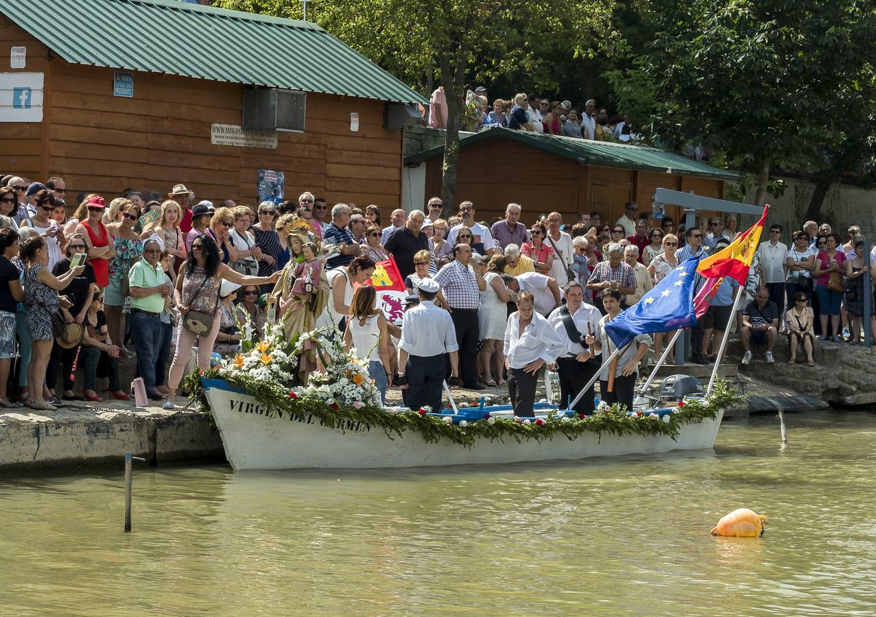 Fotos: Paseo fluvial de la Virgen del Carmen por el río Pisuerga