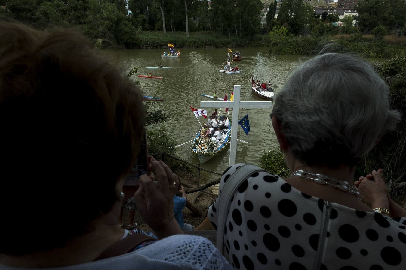 Fotos: Paseo fluvial de la Virgen del Carmen por el río Pisuerga