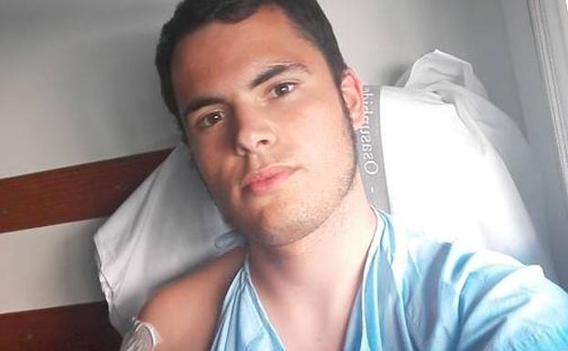 Jaime González, en el hospital de Navarra tras la cornada. 