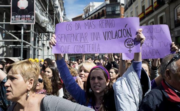 Imagen de una concentración feminista en Madrid en protesta por el contenido del fallo contra La Manada.
