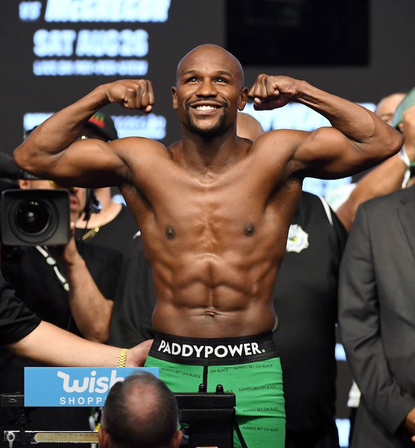 Floyd Mayweather ocupa la primera posición gracias a su célebre pelea con el luchador irlandés Conor McGregor, que le reportó buena parte de los 285 millones de dólares (243 millones de euros) que ha ganado.