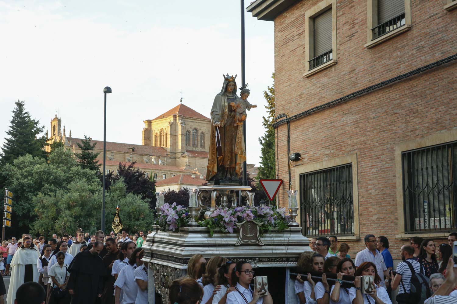 Por sexto año consecutivo, la imagen desfiló en procesión acompañada de decenas de fieles