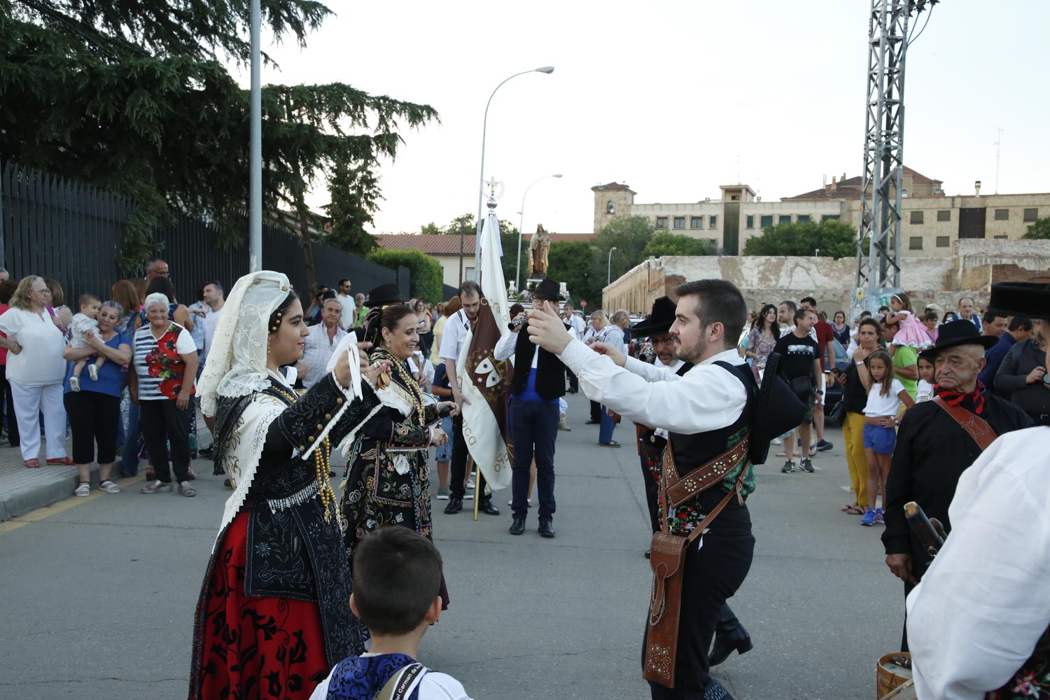 Por sexto año consecutivo, la imagen desfiló en procesión acompañada de decenas de fieles