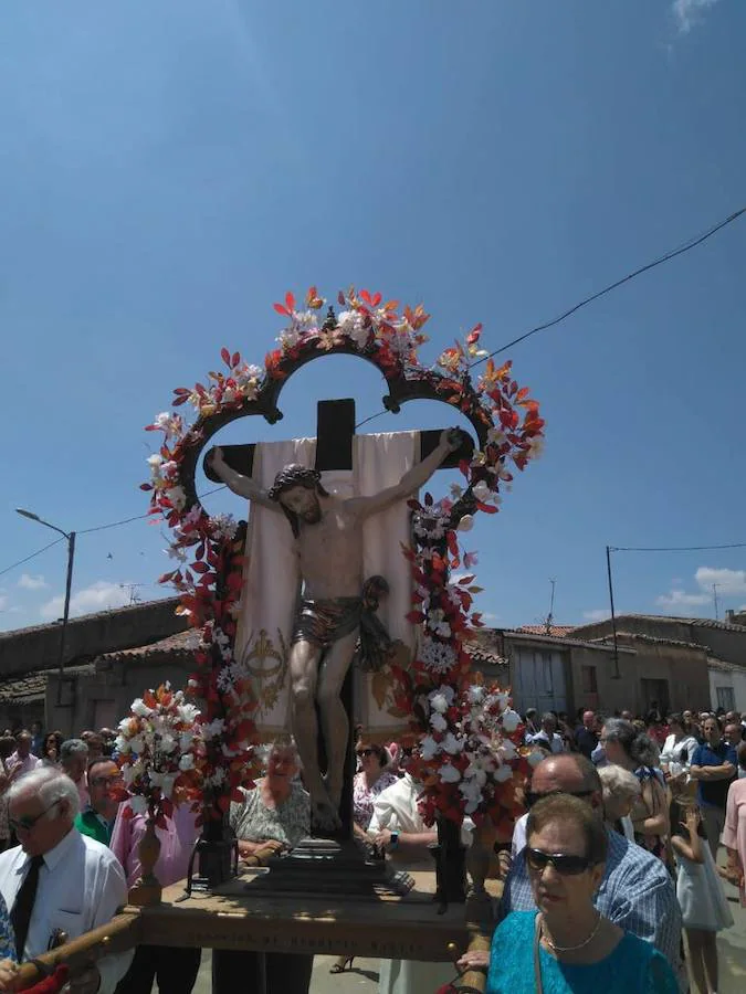 Los vecinos honraron a la Virgen del Carmen y al Cristo de la Esperanza en el día de su festividad