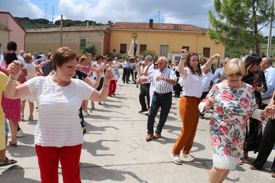 Fotos: Cevico Navero danza a la Virgen del Carmen