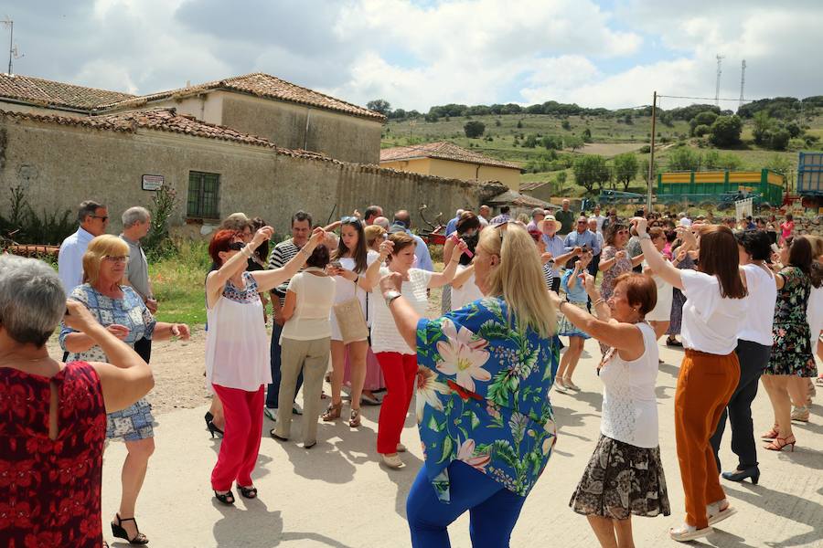 Fotos: Cevico Navero danza a la Virgen del Carmen