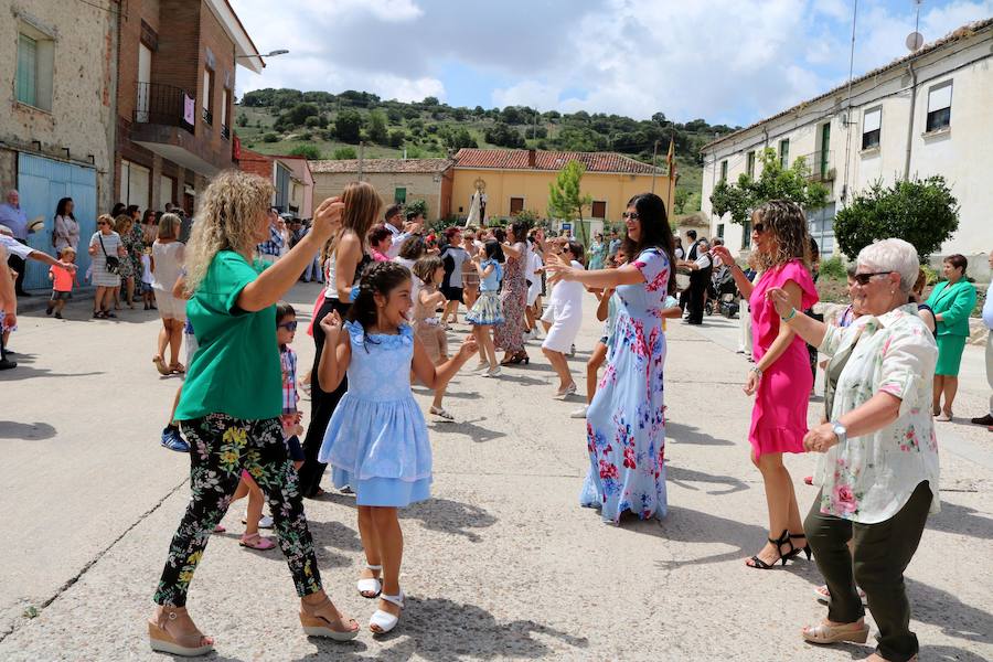 Fotos: Cevico Navero danza a la Virgen del Carmen