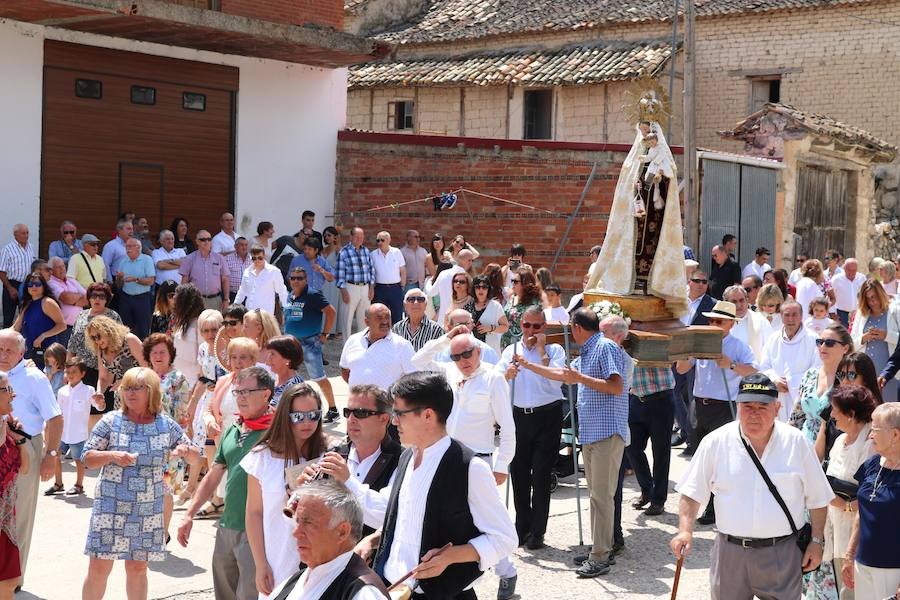 Fotos: Cevico Navero danza a la Virgen del Carmen