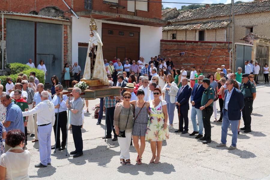 Fotos: Cevico Navero danza a la Virgen del Carmen