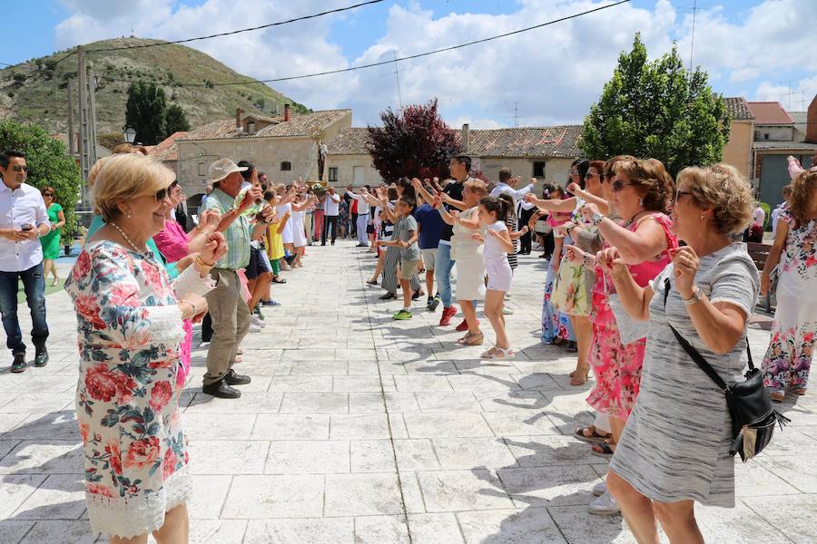 Fotos: Cevico Navero danza a la Virgen del Carmen