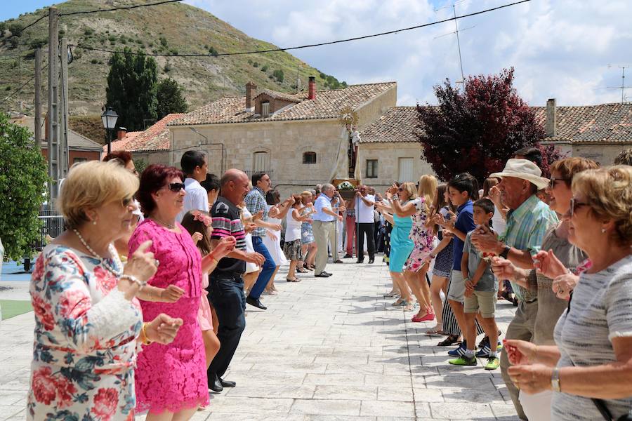 Fotos: Cevico Navero danza a la Virgen del Carmen