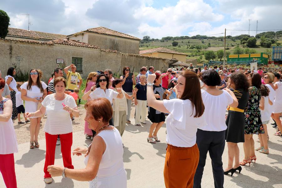 Fotos: Cevico Navero danza a la Virgen del Carmen
