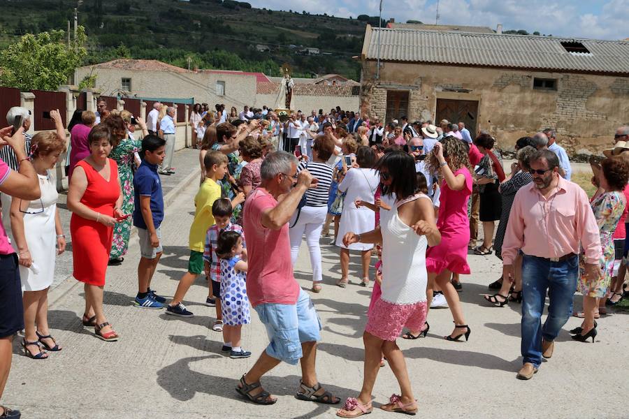 Fotos: Cevico Navero danza a la Virgen del Carmen