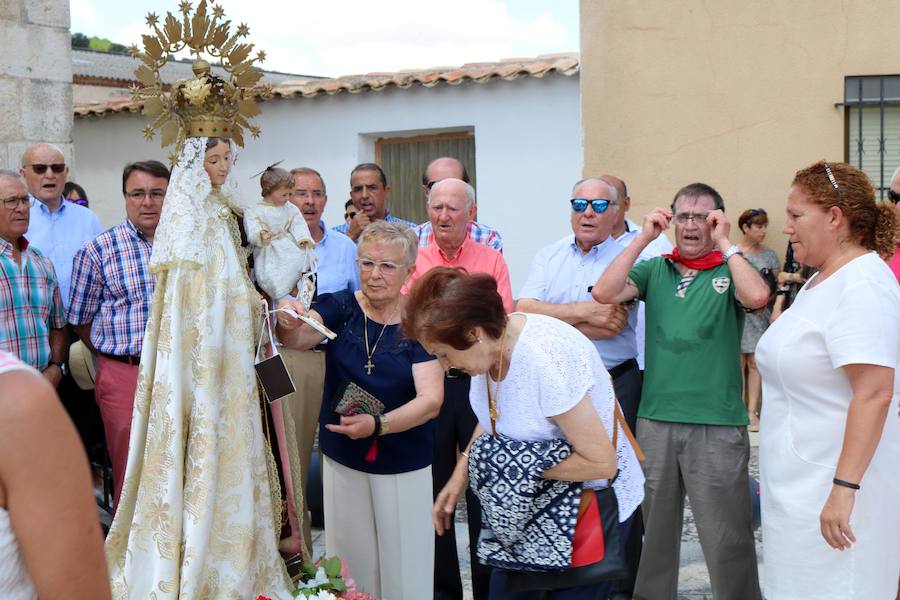 Fotos: Cevico Navero danza a la Virgen del Carmen