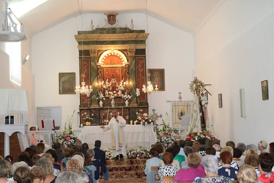 Fotos: Cevico Navero danza a la Virgen del Carmen