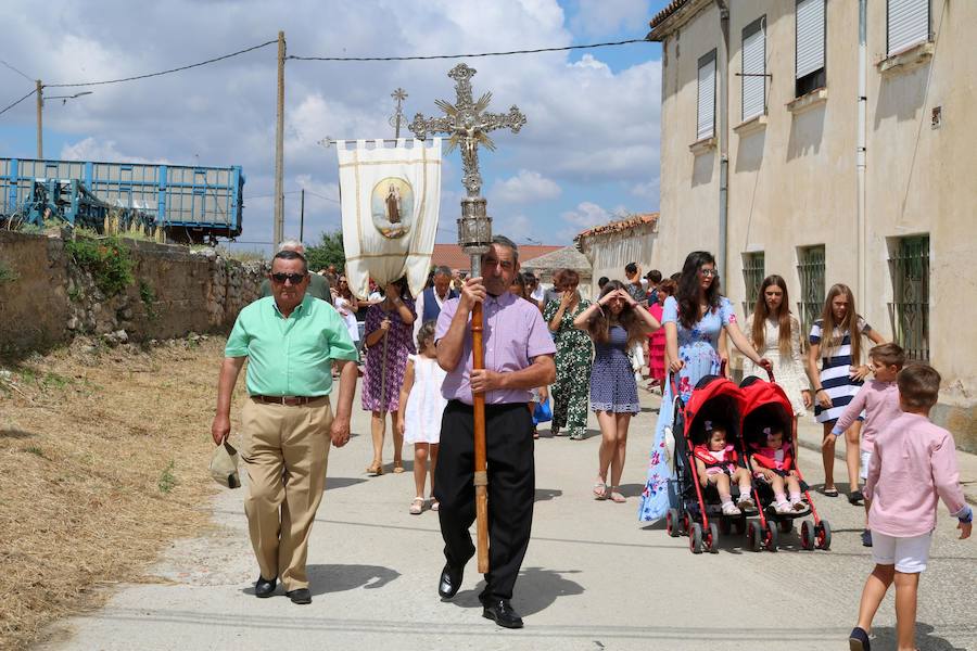 Fotos: Cevico Navero danza a la Virgen del Carmen
