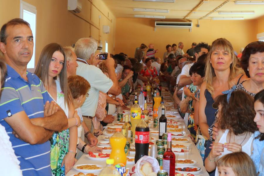 Fotos: Cevico Navero danza a la Virgen del Carmen