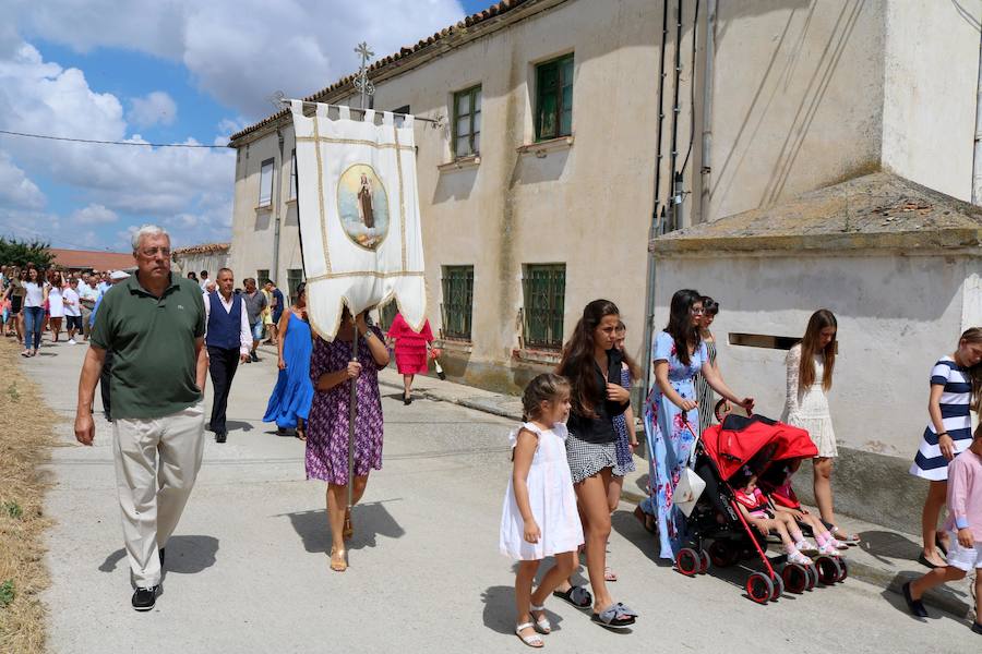 Fotos: Cevico Navero danza a la Virgen del Carmen