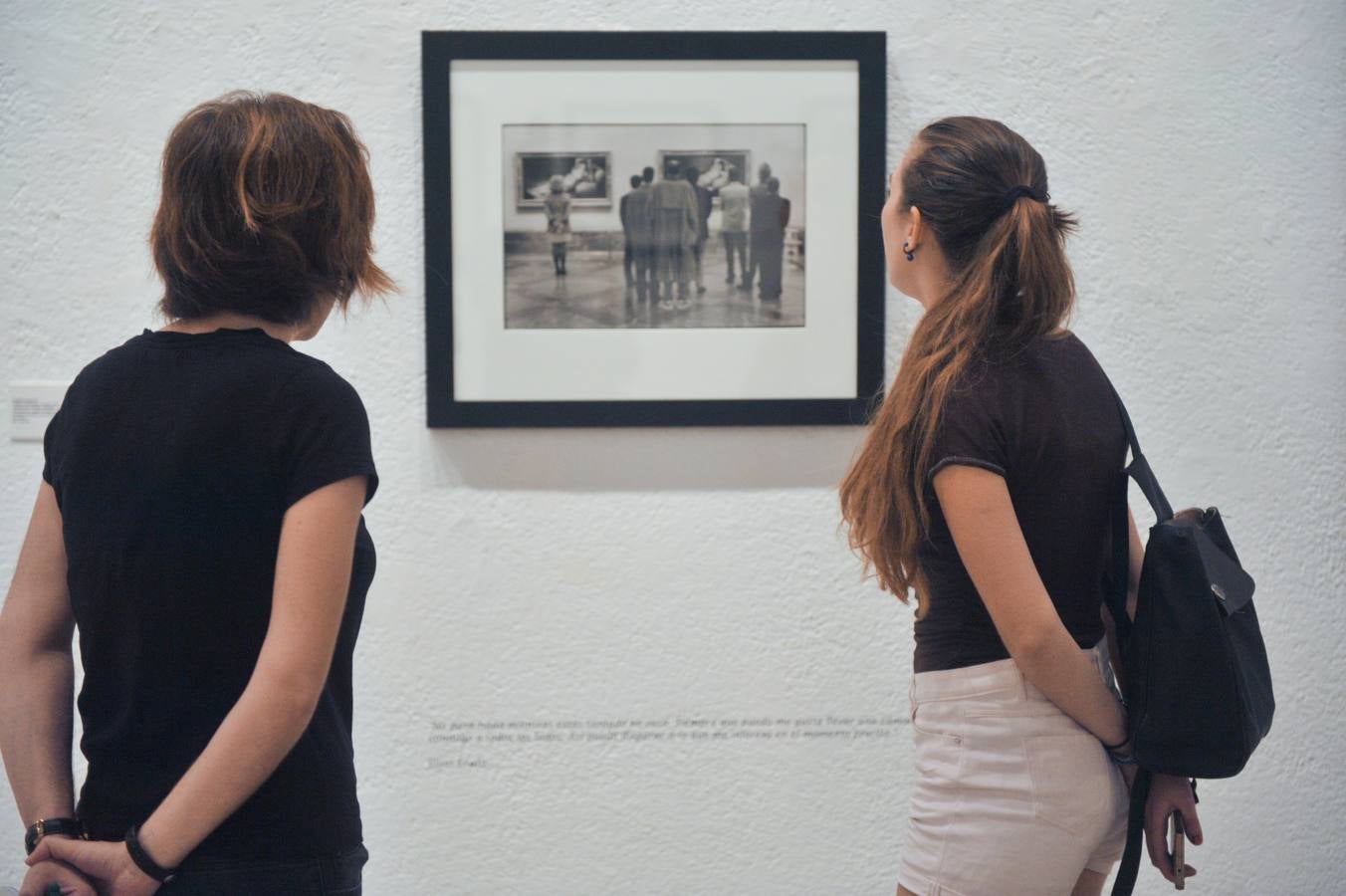 Robert Capa, Cartier-Bresson, Doisneau, Masats, Catalá Coca y Cristina García Rodero son algunos de los nombres de la muestra