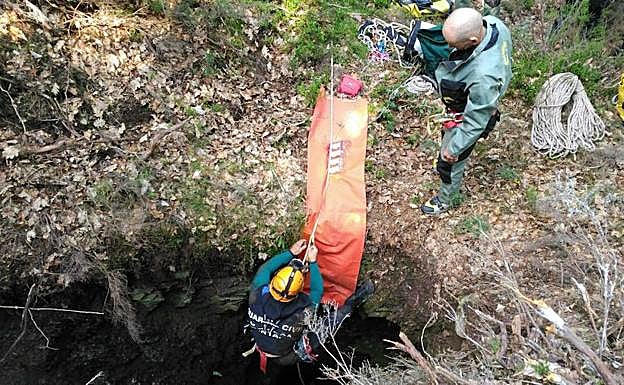 Labores de búsqueda del desaparecido en Areños.