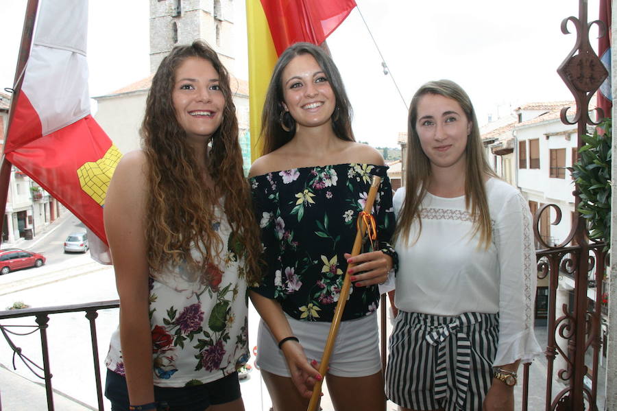 Sheyla Mayor, flanqueada por Sandra Montalvillo (izquierda) y Rebeca Rodríguez.