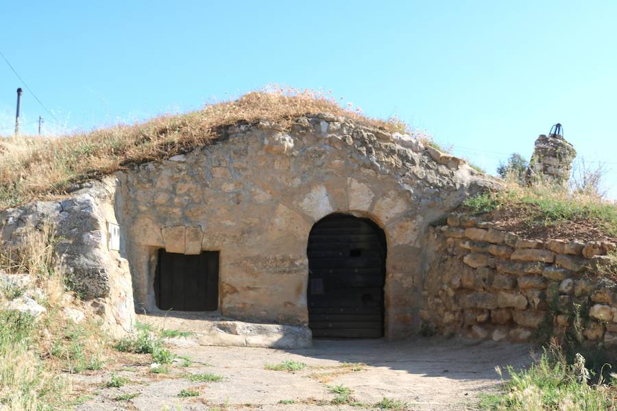 Fotos: Ruta por las cuevas y bodegas de Dueñas