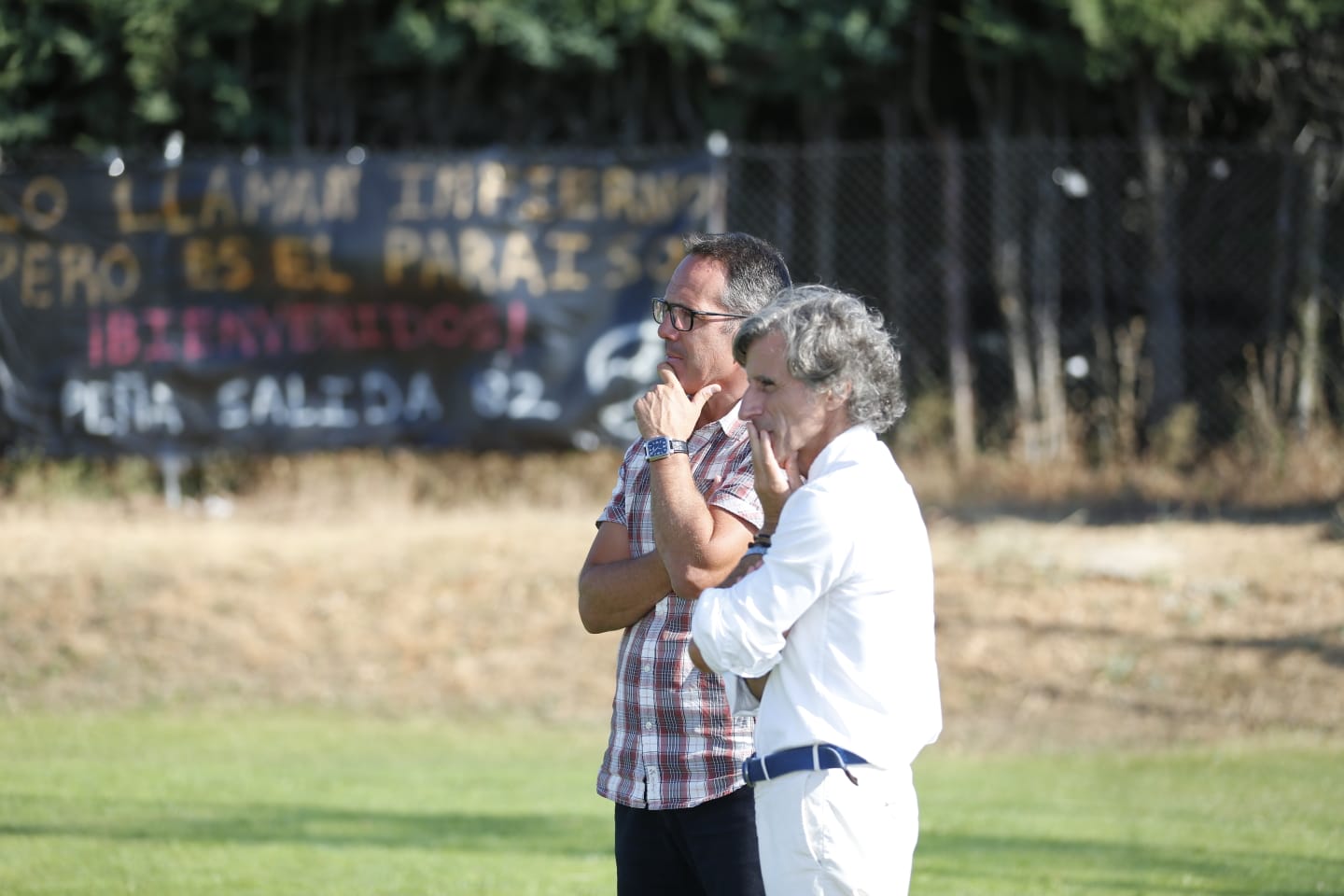 El nuevo técnico está presente en la sesión vespertina y mañana será presentado y seguirá el primer amistoso de pretemporada ante el Tordesillas