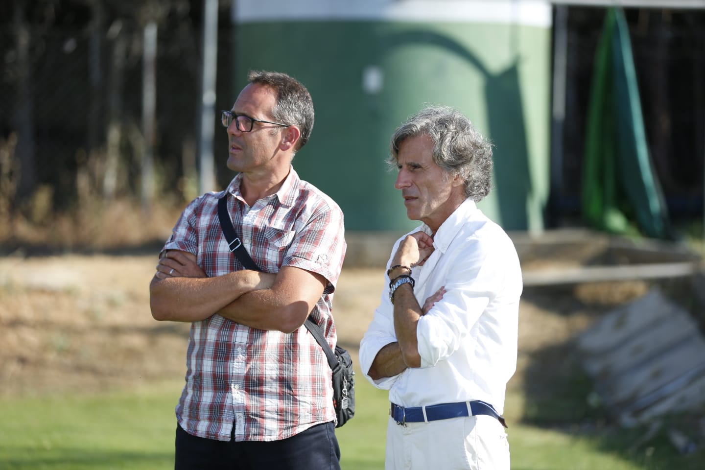 El nuevo técnico está presente en la sesión vespertina y mañana será presentado y seguirá el primer amistoso de pretemporada ante el Tordesillas