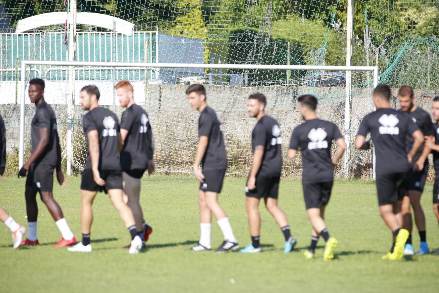 El nuevo técnico está presente en la sesión vespertina y mañana será presentado y seguirá el primer amistoso de pretemporada ante el Tordesillas