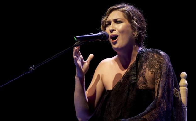 La artista granadina durante un recital de cante. 