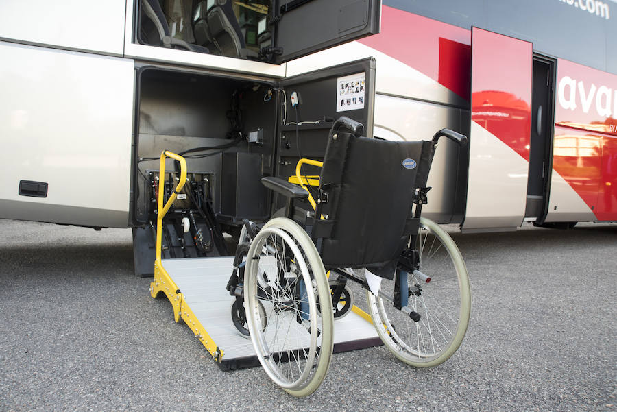 Fotos: Puesta de largo de los autobuses Avanza (1)