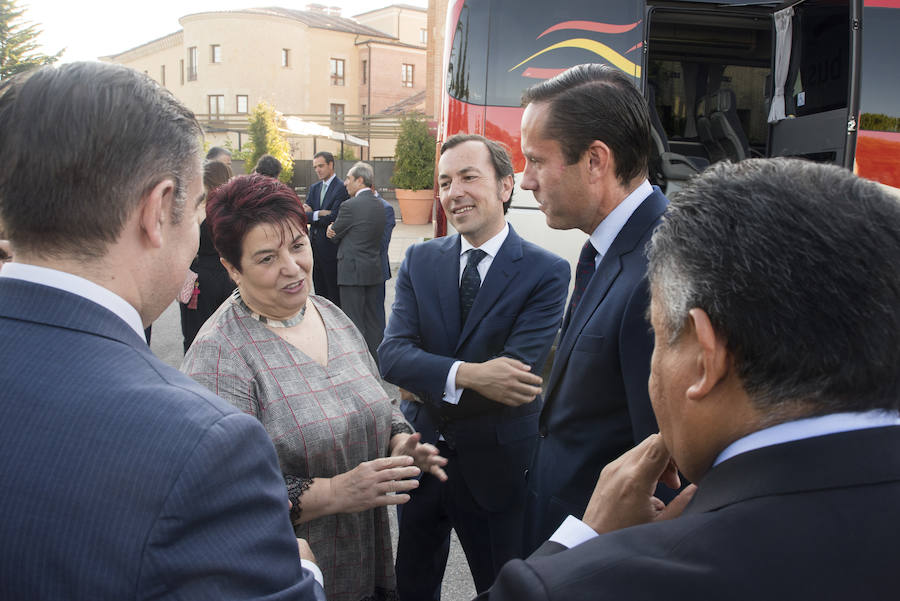 Fotos: Puesta de largo de los autobuses Avanza (1)