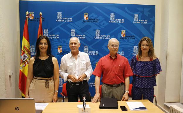 Elena García, Luis Domingo González, Antonio Rubio e Isabel Landa, ayer en la Delegación de la Junta. 