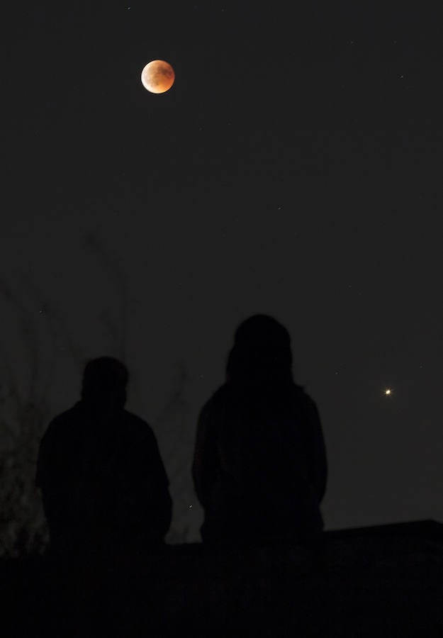 Luna de sangre y eclipse desde Fuente el Sol. 