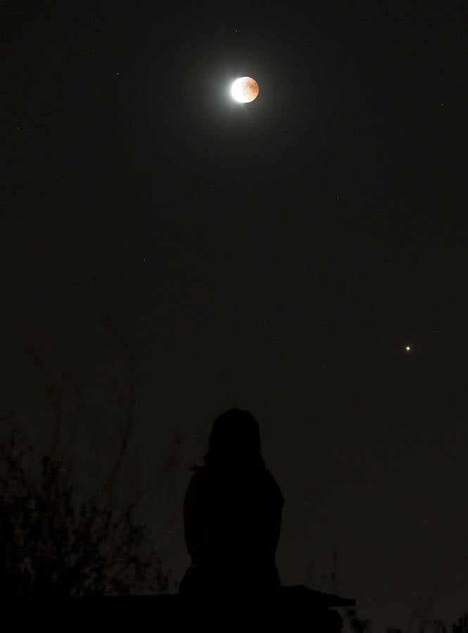 Luna de sangre y eclipse desde Fuente el Sol. 