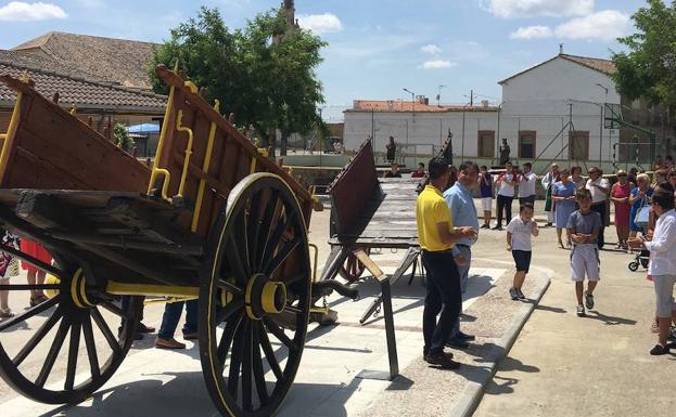 Imagen principal - Pedrosa del Rey convierte sus calles en un museo dedicado a la labranza