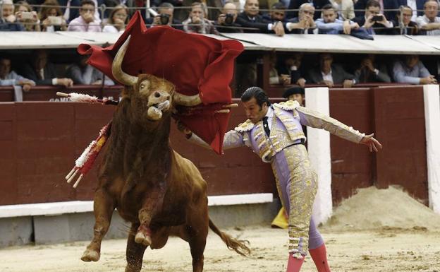 David Mora durante una faena en al feria de Madrid. 