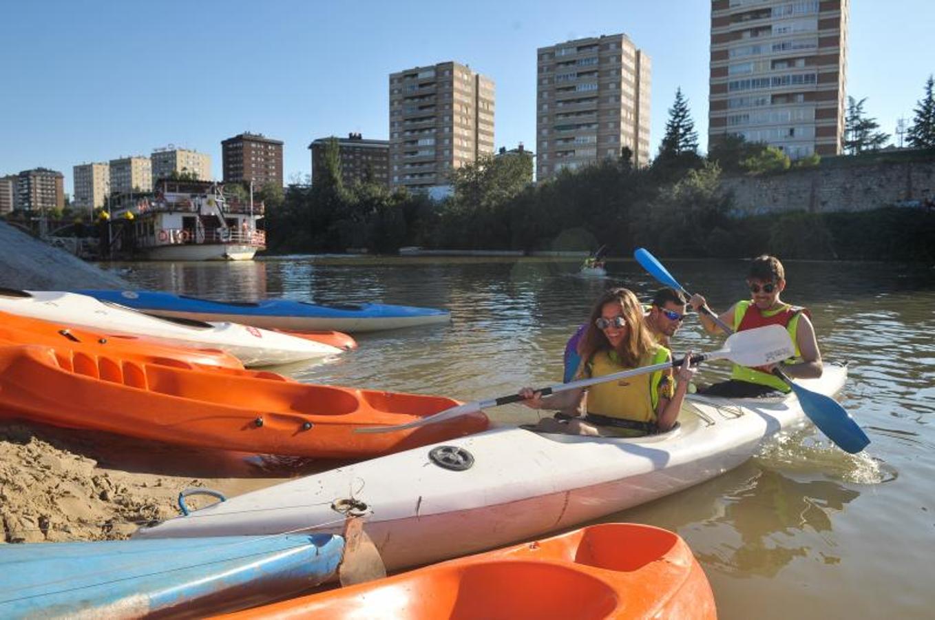 Fotos: 2.000 jóvenes participan en las actividades deportivas de &#039;Vallanoche&#039;, en las Moreras