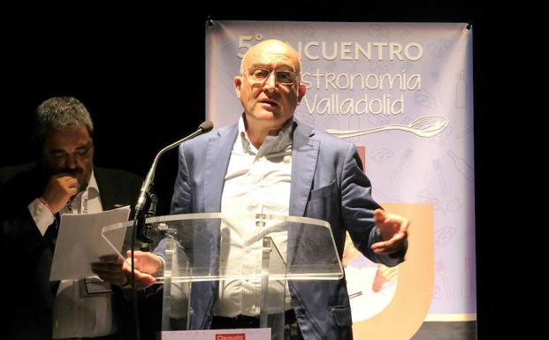 Carnero dice que León de la Riva tiene abiertas las puertas del PP y anuncia la incorporación de Alfredo Blanco a la ejecutiva provincial