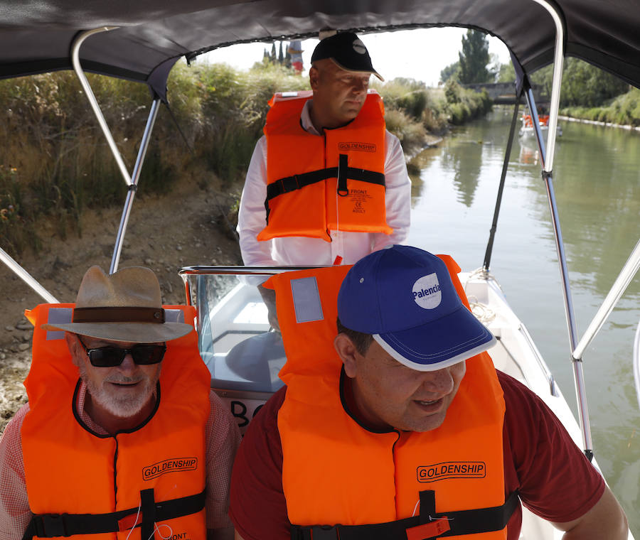 Fotos: Villaumbrales estrena 3 barcas