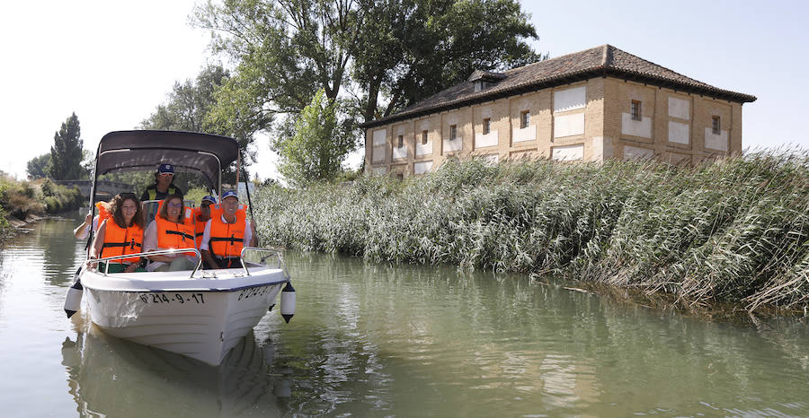 Fotos: Villaumbrales estrena 3 barcas