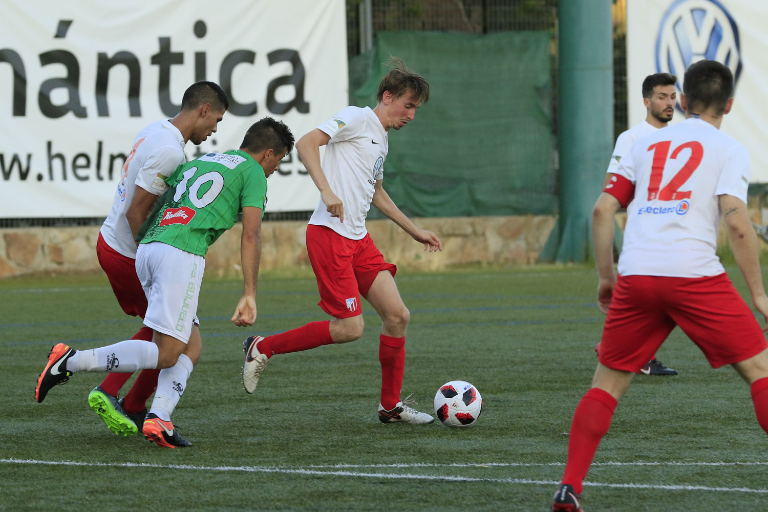 Fotos: El Guijuelo se impone al Santa Marta