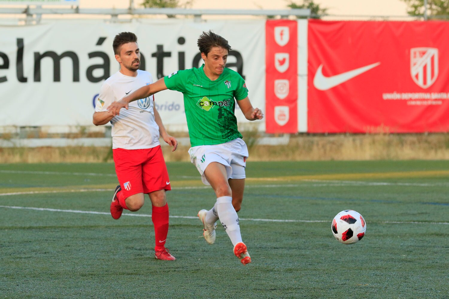 Fotos: El Guijuelo se impone al Santa Marta