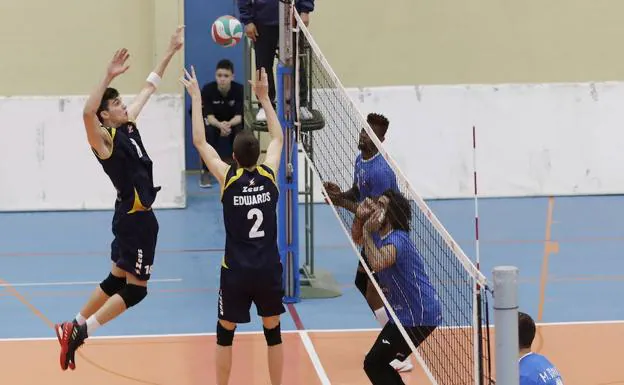 Partido de voleibol en el Campo de la Juventud. 